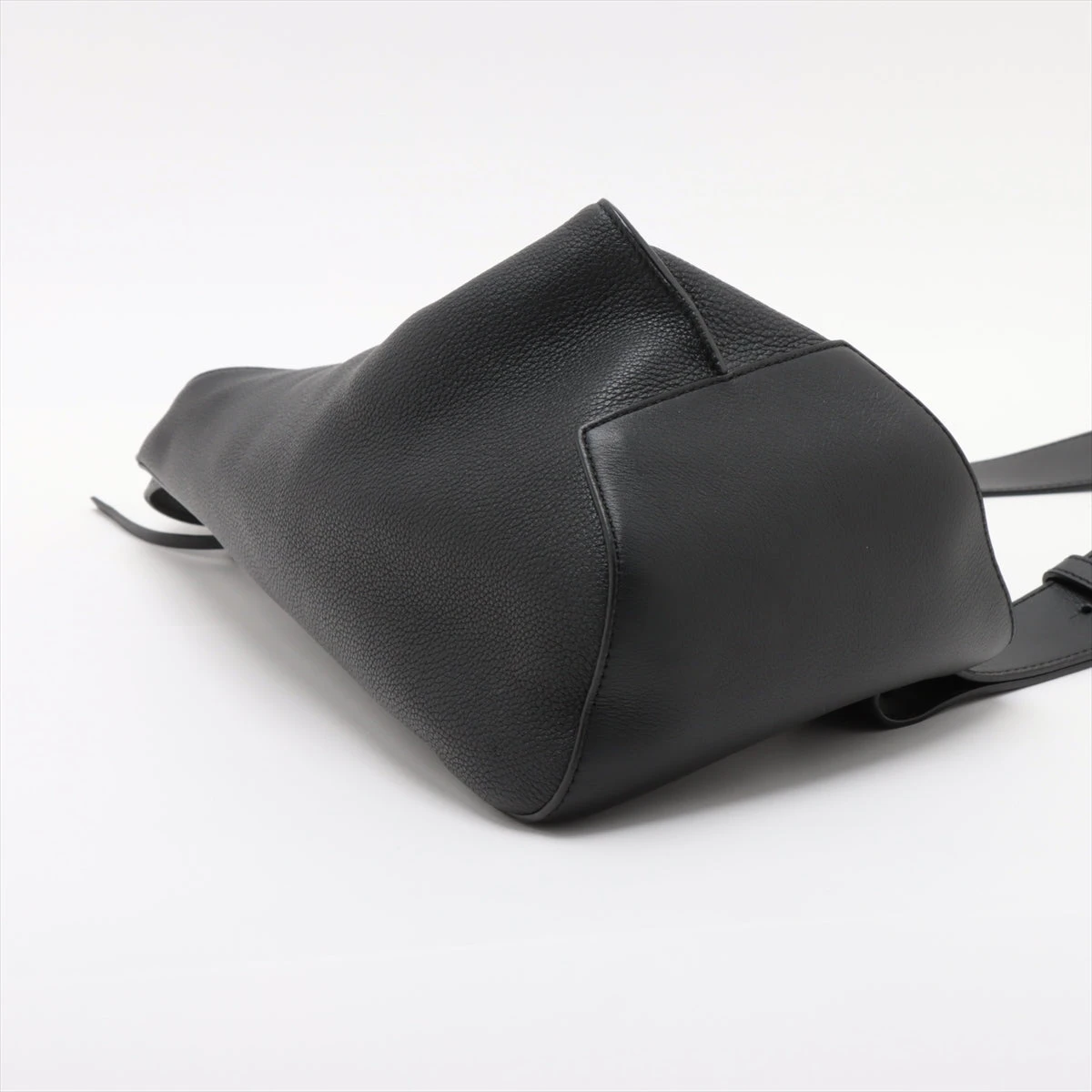 ロエベ アントンスリング レザー ボディバッグ ブラック