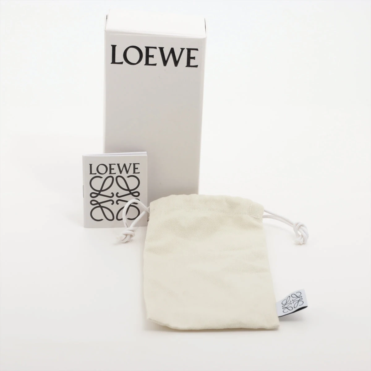 未使用級箱付✨LOEWE チャーム　アナグラム　ブラック レザー シルバー ロエベ アナグラム チャーム メタル×レザー シルバー×ブラック