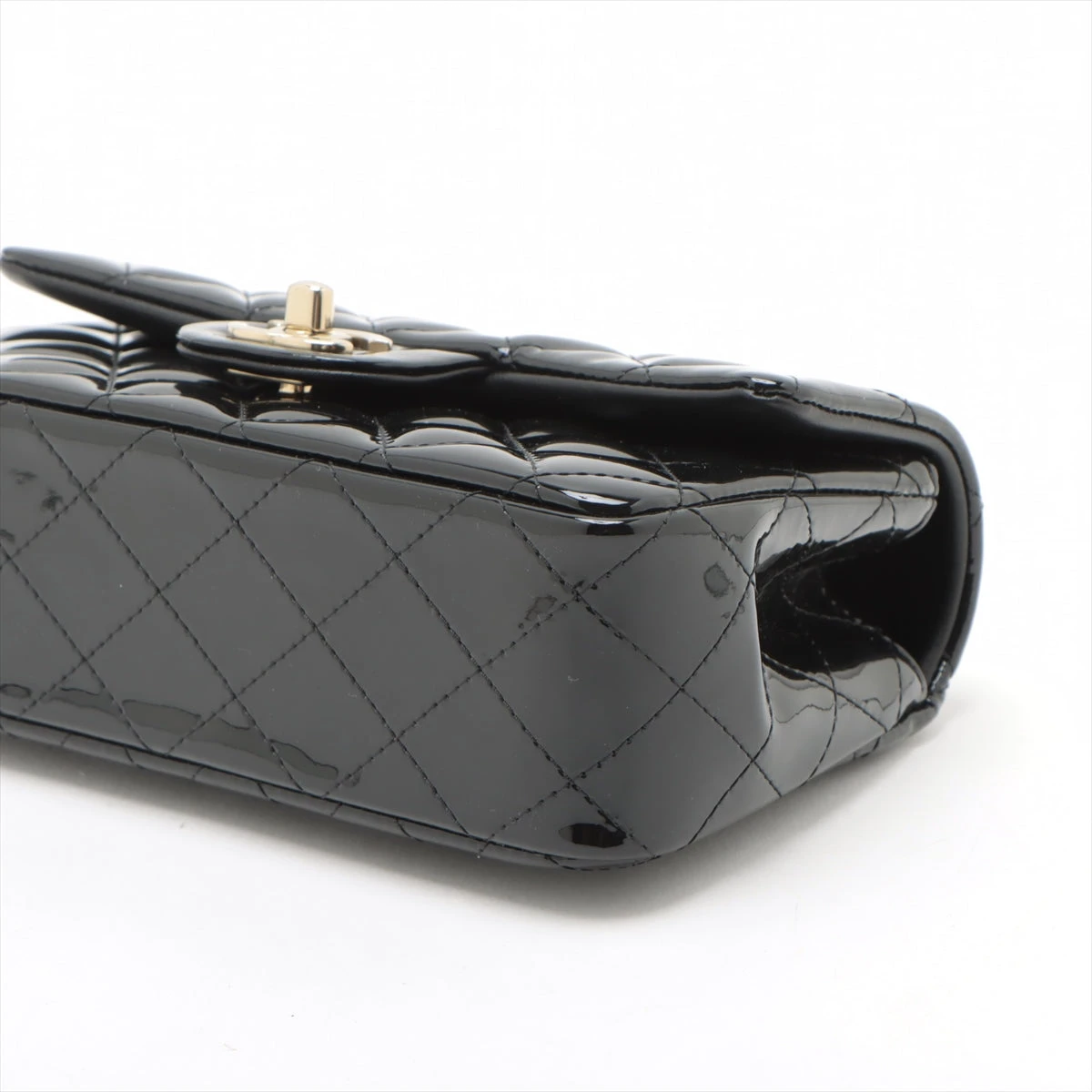 m1965 CHANEL シャネル マトラッセ パテントレザー ショルダーバッグ m1965 CHANEL シャネル マトラッセ パテントレザー ショルダーバッグ