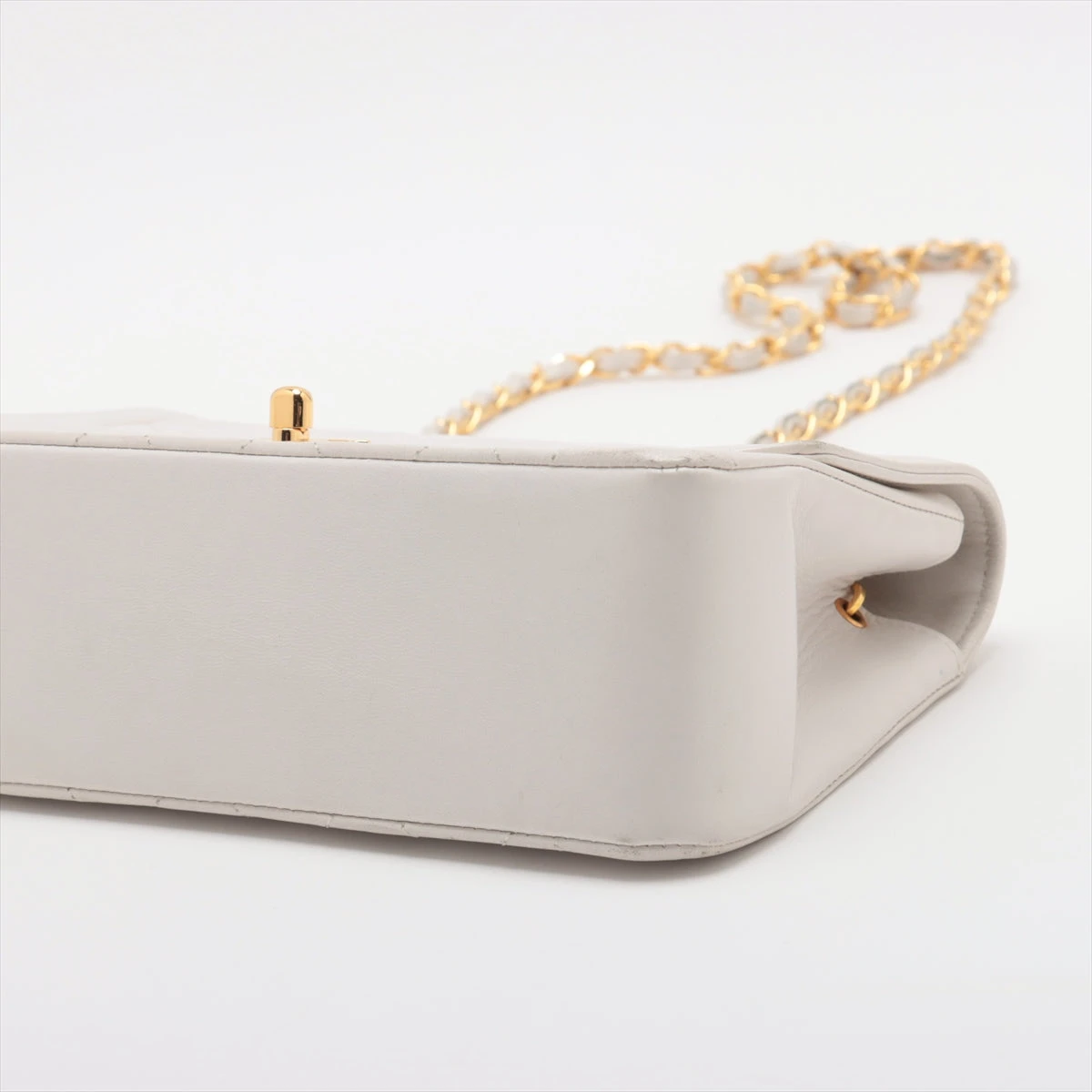 ☆CHANEL☆シャネル ダイアナフラップ マトラッセ ホワイト ラムスキン