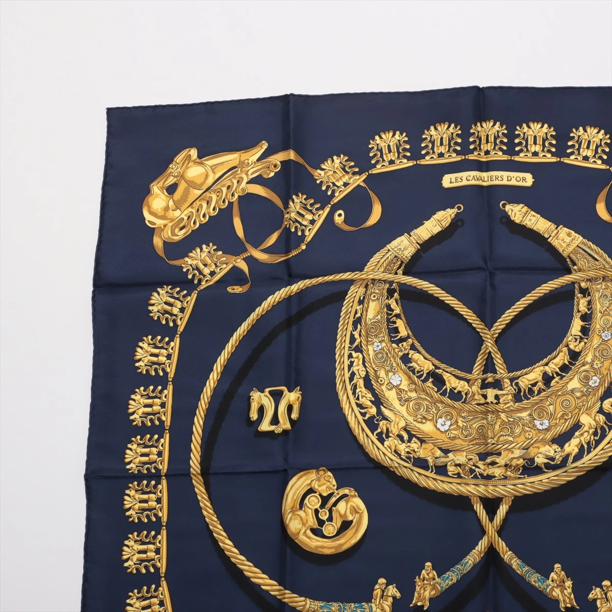 エルメス カレ90 LES CAVALIERS D'OR 黄金の騎士 スカーフ
