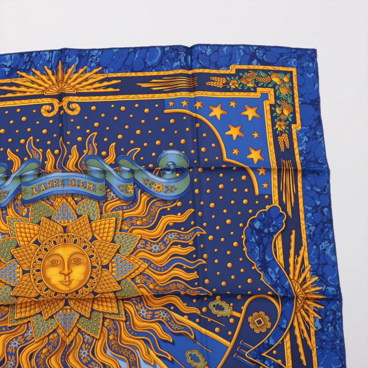 エルメスプチカレ 45 CARPE DIEM シルクスカーフ ゴールド ブルー HERMES エルメス カレ45 プチカレ Carpe Diem 総柄 スカーフ