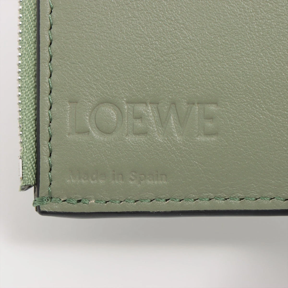 ロエベ　財布　アナグラムバーティカルウォレット　三つ折りローズマリー LOEWE ロエベ 三つ折り財布 アナグラム バーティカル ウォレット