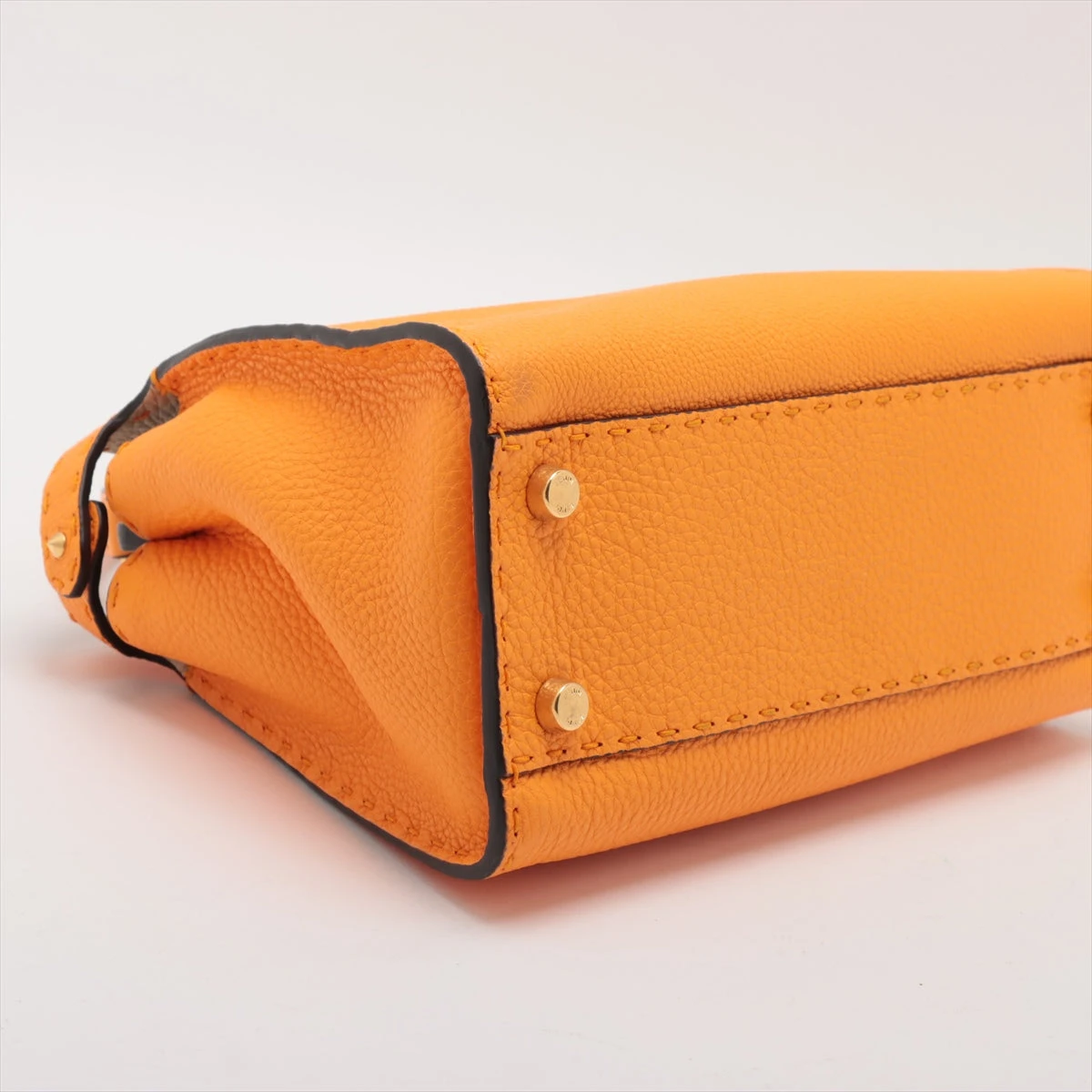 フェンディ ピーカブーエッセンシャリー セレリア レザー 2WAY