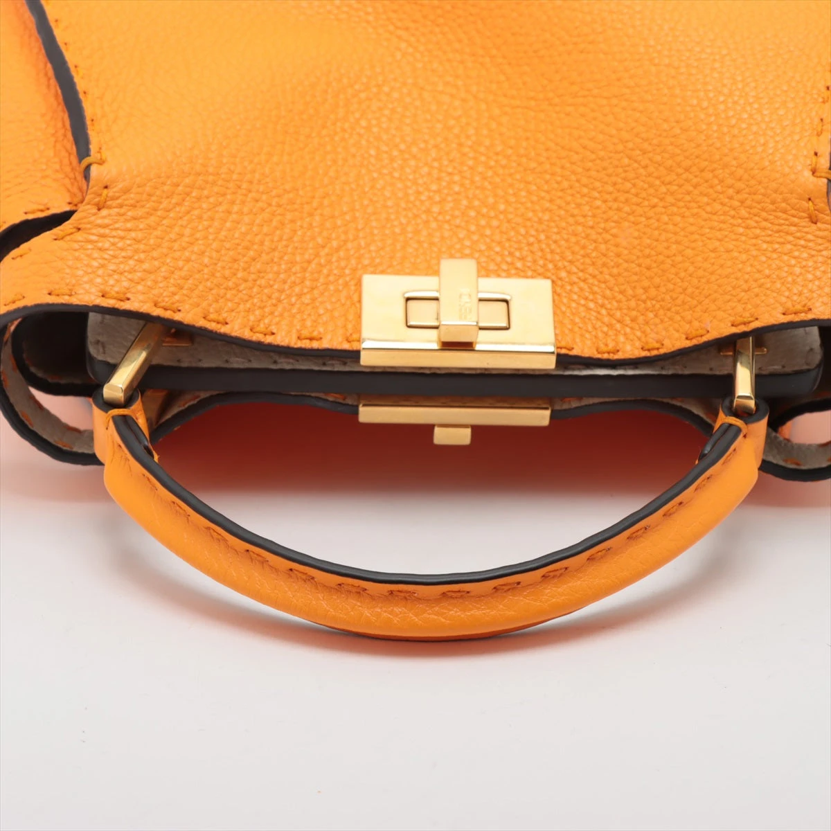 FENDI 2WAYバッグ セレリア レザー ピーカブー エッセンシャリー 茶 FENDI 2WAYバッグ セレリア レザー ピーカブー エッセンシャリー