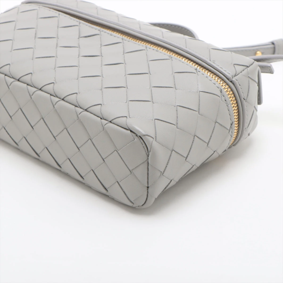 ボッテガヴェネタ イントレチャート バンバン バニティケース