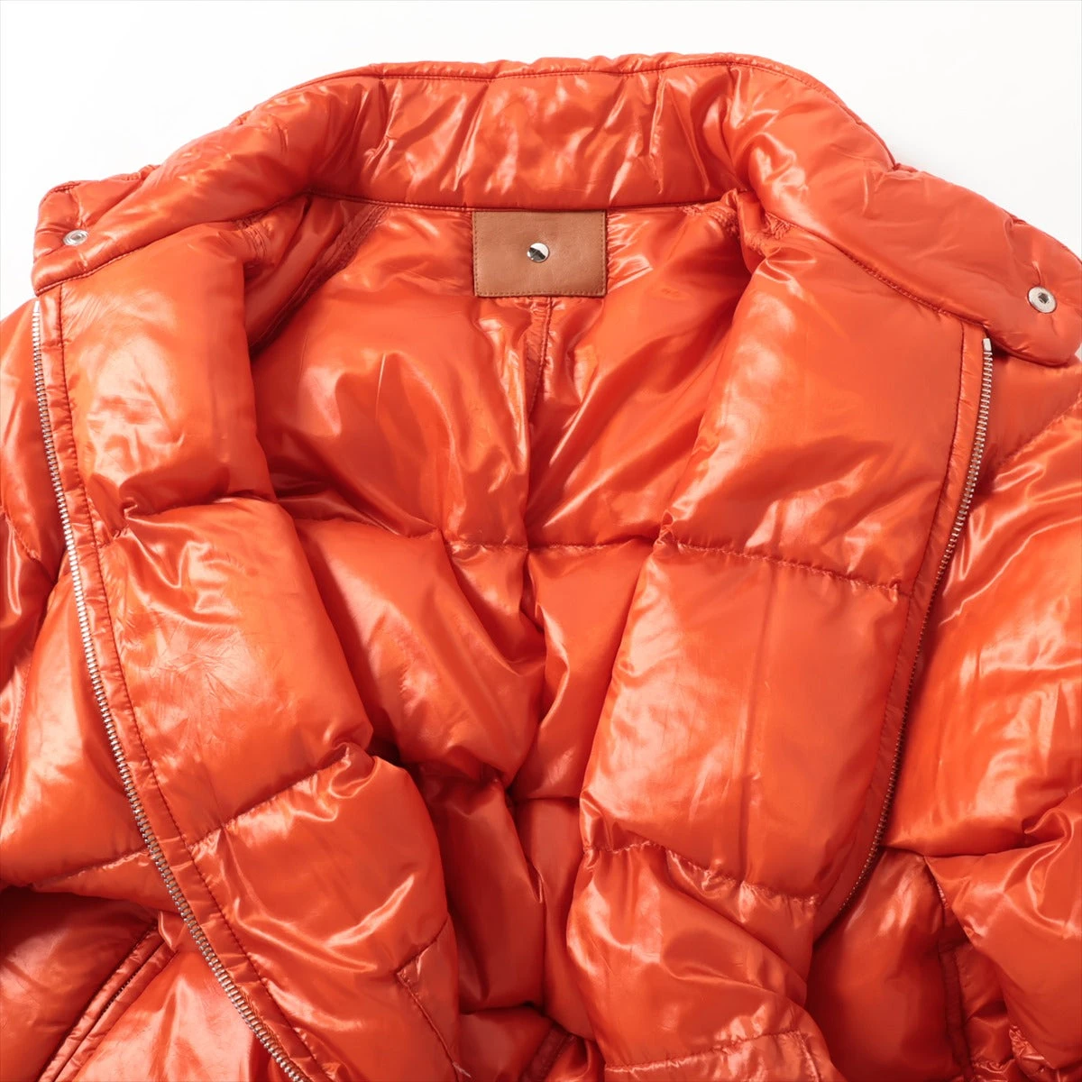 HERMES エルメス セリエボタン ピウミーノ 超軽量 ダウン ダウンジャケット 《ピウミーノ》 | Hermès - エルメス-公式サイト