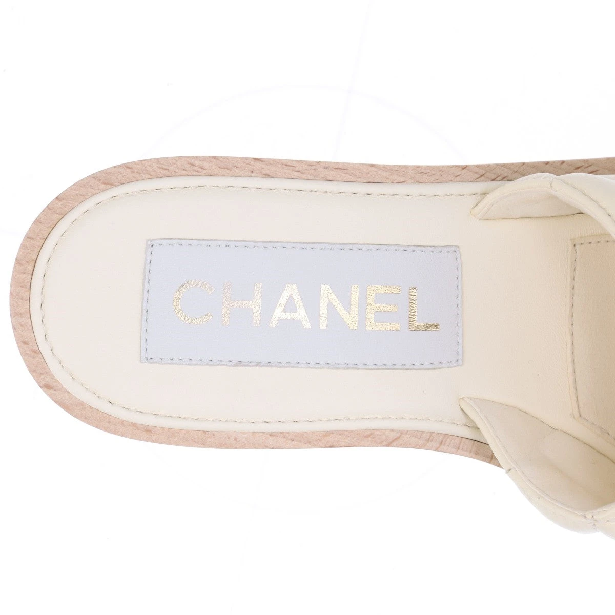 25A CHANEL CC ウェッジソールなホワイトサンダル Chanel シャネル シャネルサンダル サンダル 厚底 ウェッジ