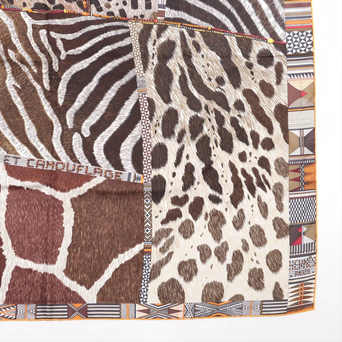 エルメス　スカーフ 90cm 人気柄 「野生とカムフラージュ」 エルメス スカーフ 90cm 人気柄 「野生とカムフラージュ」 カレ 90