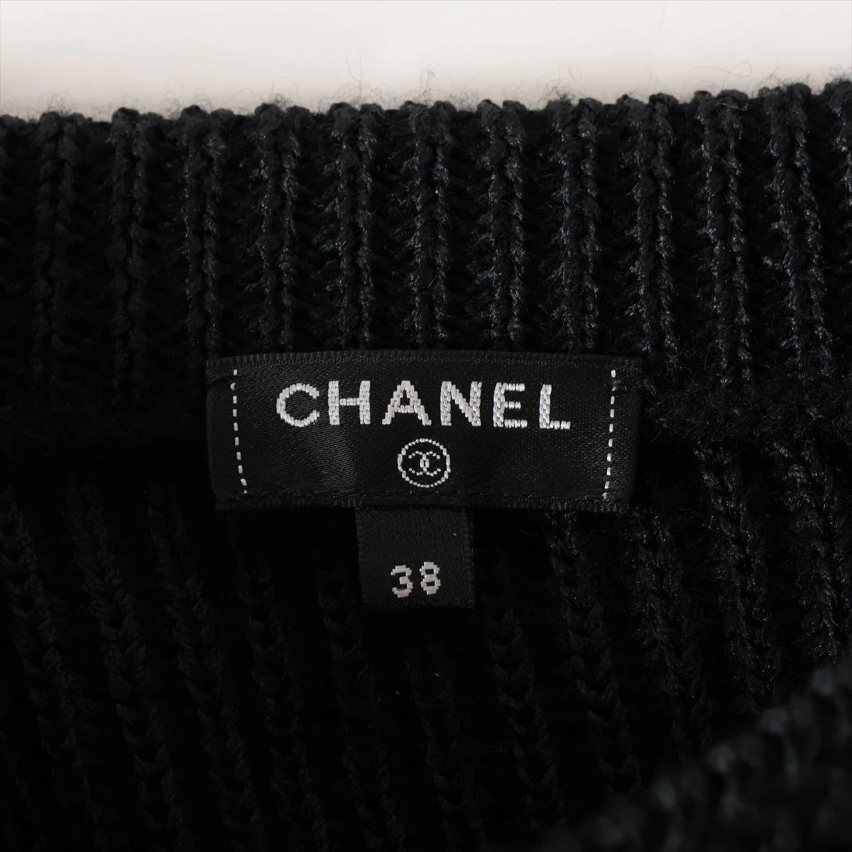 CHANEL ブラック　セーター　シルバーボタン　38 最新作 CHANEL シャネル ニットプルオーバー (CHANEL/ニット