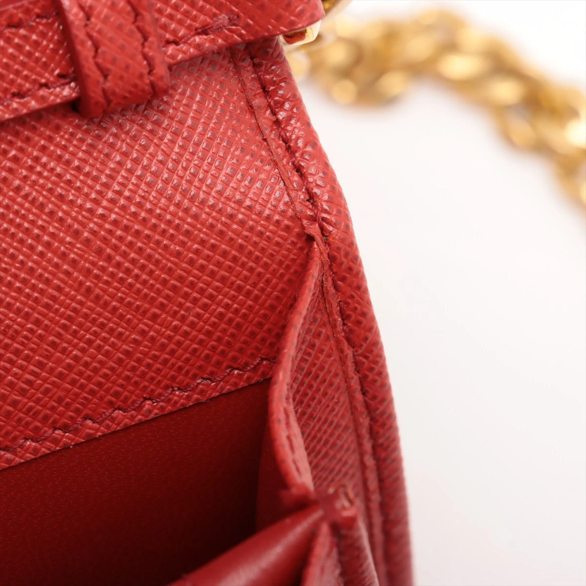 プラダ サフィアーノラクス レザー チェーンウォレット レッド 1BP006