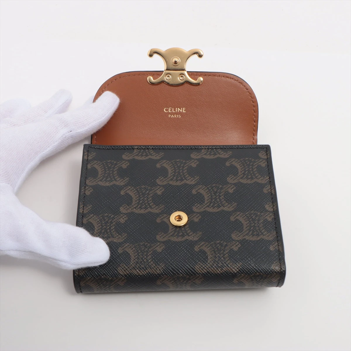 セリーヌ　スモールフラップウォレット トリオンフキャンバス　タン 現行品三つ折り CELINE セリーヌ 財布 三つ折り財布 スモール フラップ