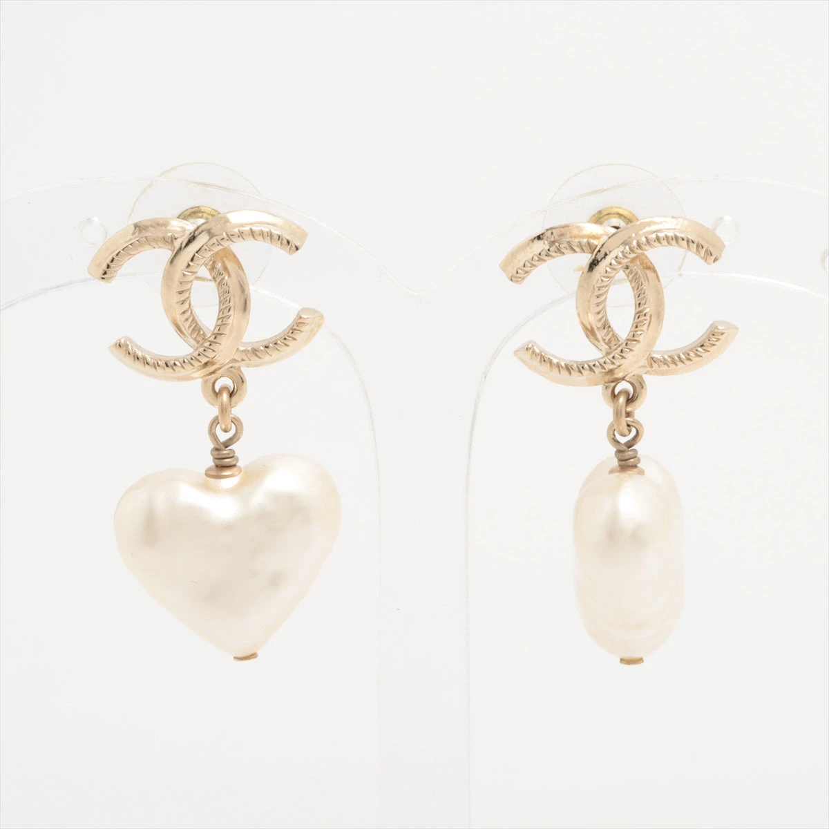 CHANEL ピアス　ココマーク ハート C22 B　フェイクパール CHANEL ピアスココマーク ハート C22 Bフェイクパール