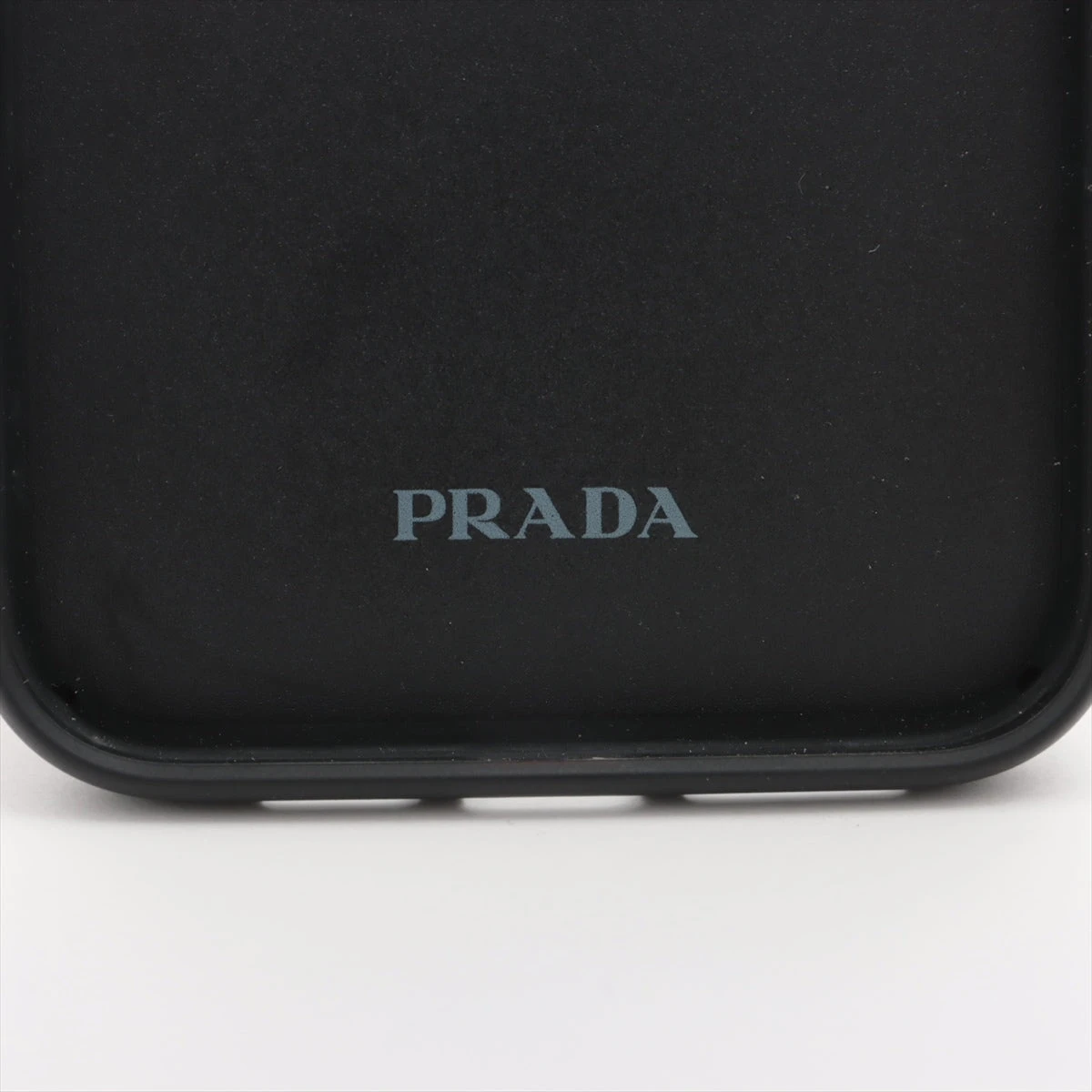 プラダ サフィアーノ トライアングル 型番 レザー iPhoneケース